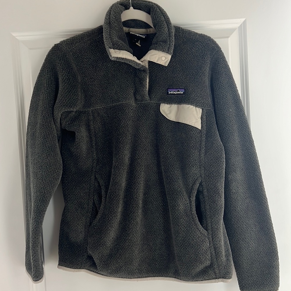Patagonia fleece pullover in gray/cream